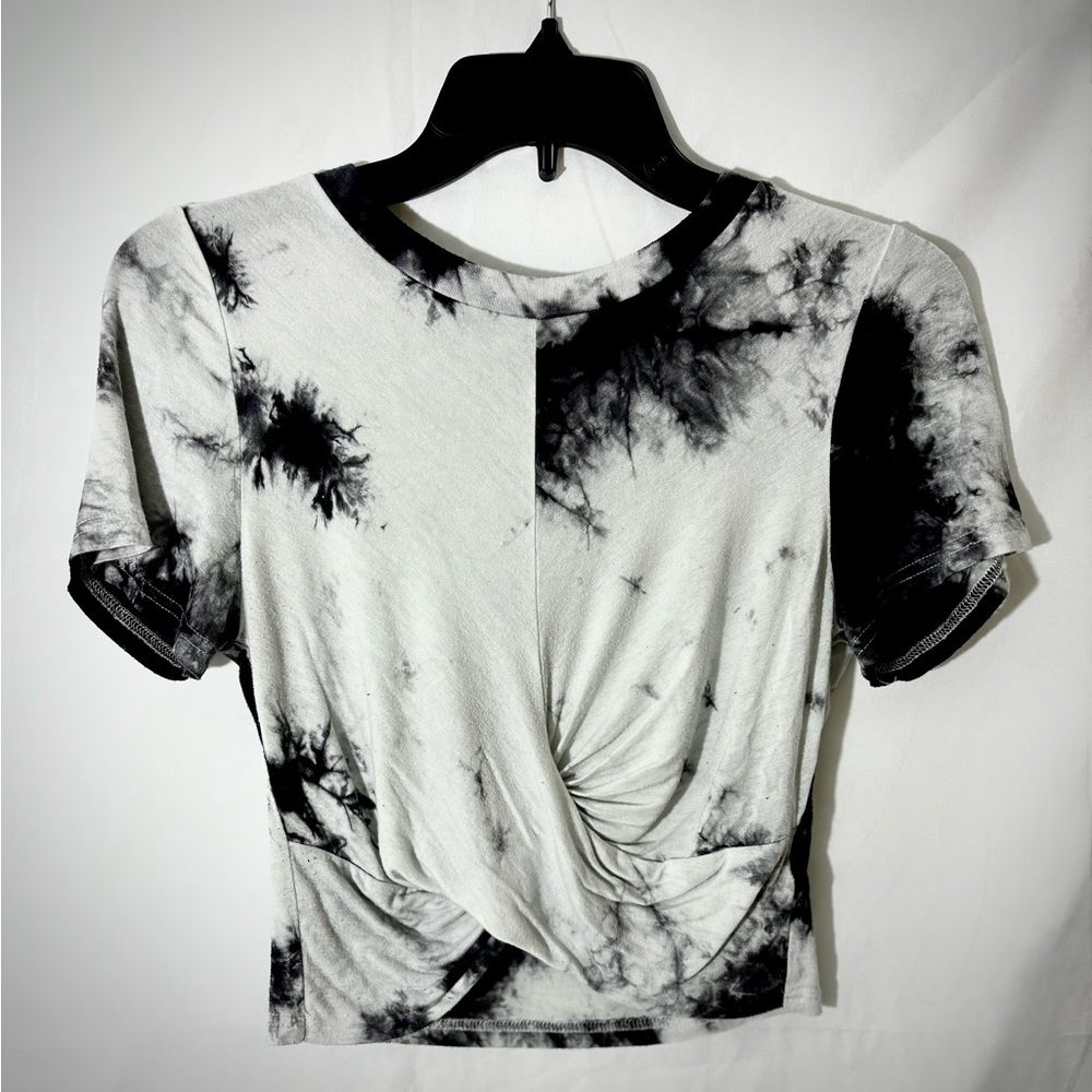 Black and White Tie-Dye Cropped Top